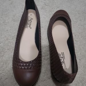 APAGE Size 9 brown slip on dress shoe